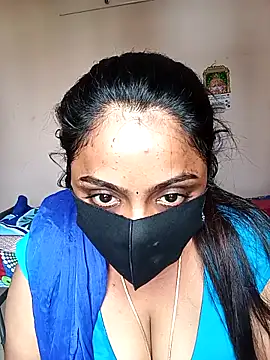 Snapshot of queendivya chatting on May 2026 04:17:02 AM queendivya online show from May 2026 04:17:02 AM