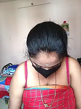 Snapshot of queendivya chatting on May 2026 05:05:01 AM queendivya online show from May 2026 05:05:01 AM