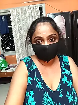 Snapshot of queendivya chatting on May 2026 05:10:01 PM queendivya online show from May 2026 05:10:01 PM