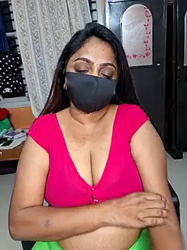 Snapshot of queendivya chatting on May 2026 04:46:01 PM queendivya online show from May 2026 04:46:01 PM