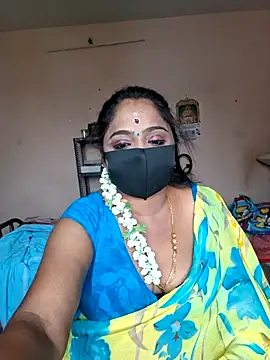 Snapshot of queendivya chatting on May 2026 07:04:01 AM queendivya online show from May 2026 07:04:01 AM