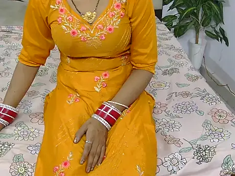 Snapshot of Lovelyy-couple chatting on October 2025 03:51:02 AM Lovelyy-couple online show from October 2025 03:51:02 AM