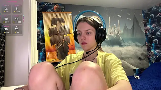 Elira Breeze online show from December 2025 03:27:02 PM