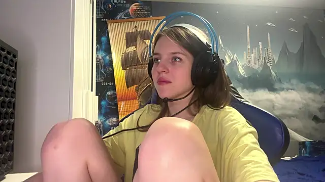 Elira Breeze online show from March 2026 04:42:01 PM