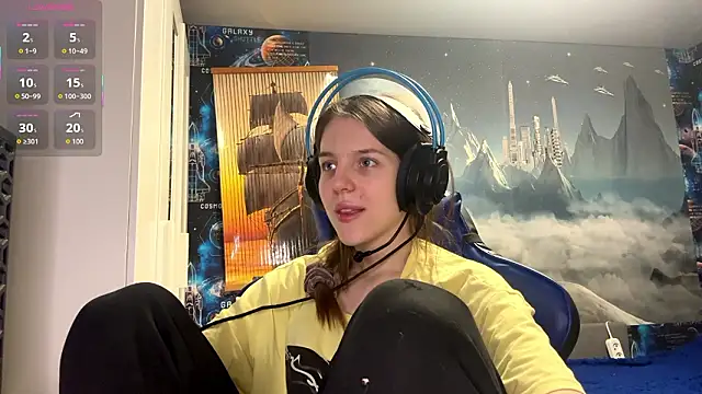 Elira Breeze online show from March 2026 01:17:01 PM