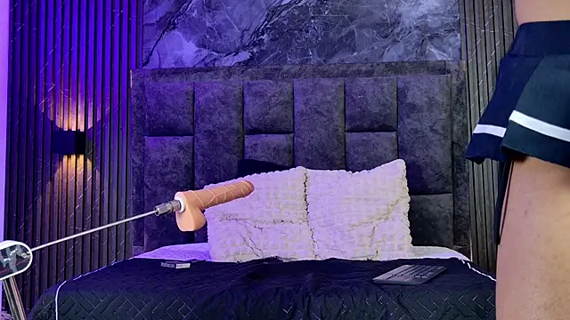 Suzie cox online show from October 2025 02:03:02 PM