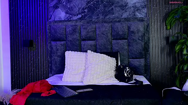 Suzie cox online show from October 2025 01:35:02 PM