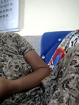 sweetqueen143 online show from November 2025 02:39:02 AM