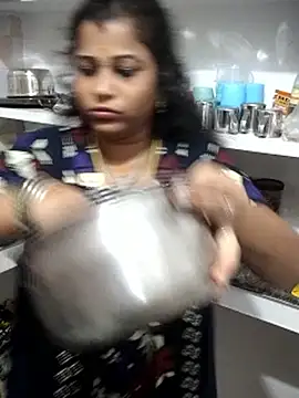 sweetqueen143 online show from April 2026 04:27:01 PM