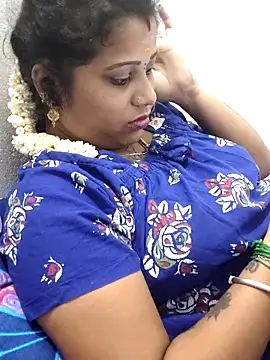 sweetqueen143 online show from April 2026 05:43:01 PM