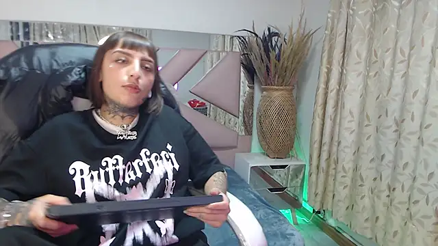 Gyal 8  online show from October 2025 03:50:02 AM