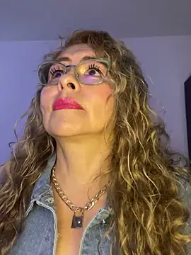 Nahomy th online show from September 2025 02:11:02 PM