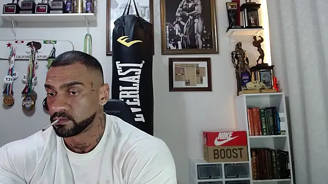 henryhadesflirt online show from November 2025 11:15:01 PM