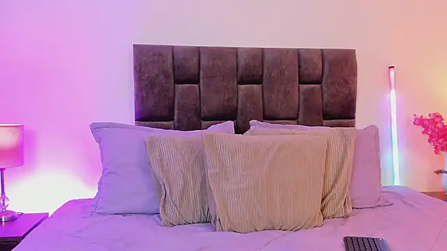 Aliccecullen online show from April 2026 01:58:02 PM