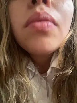 Aphrill online show from December 2025 08:59:02 PM