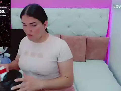 Snapshot of x_daniiela_x chatting on October 2025 07:35:02 PM x daniiela x online show from October 2025 07:35:02 PM