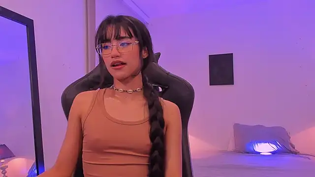 Rouse Monroe online show from December 2025 03:33:01 AM