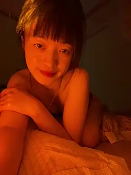 Snapshot of Tramy_xx chatting on May 2026 02:47:01 PM Tramy xx online show from May 2026 02:47:01 PM