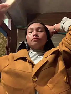 Snapshot of Halyy_xx chatting on February 2026 01:12:01 AM Halyy xx online show from February 2026 01:12:01 AM