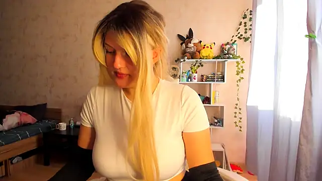 Snapshot of Alice_Casey_new chatting on October 2025 01:13:01 PM Alice Casey new online show from October 2025 01:13:01 PM