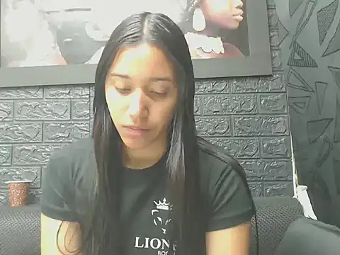 Snapshot of Lil_Rose2006 chatting on February 2026 12:23:02 PM Lil Rose2006 online show from February 2026 12:23:02 PM