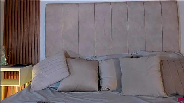 Lauraa saenz11 online show from November 2025 06:18:01 PM