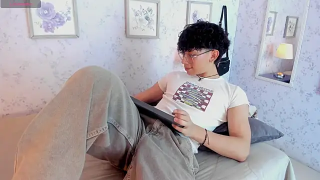 Snapshot of liam_twiink chatting on June 2026 07:57:02 PM liam twiink online show from June 2026 07:57:02 PM