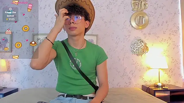 Snapshot of liam_twiink chatting on July 2026 07:19:02 PM liam twiink online show from July 2026 07:19:02 PM