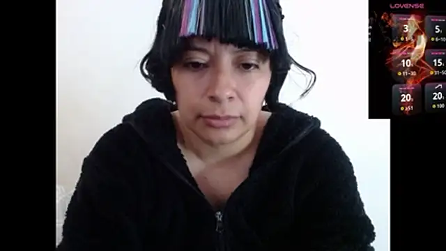 Acelinrose online show from November 2025 01:21:02 PM