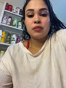 Snapshot of FOX_LATINA chatting on June 2026 10:32:01 PM FOX LATINA online show from June 2026 10:32:01 PM