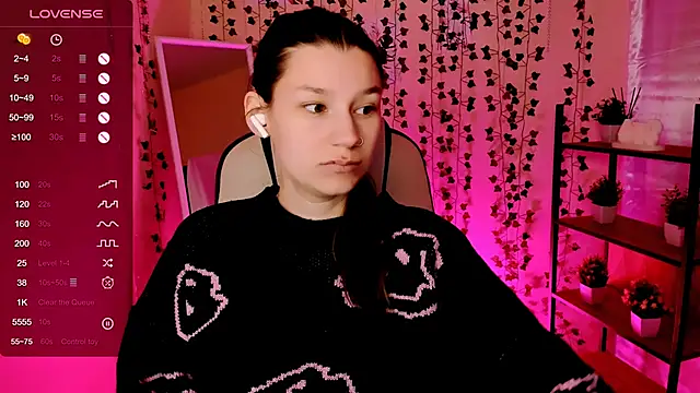 Snapshot of LinaBlossom_ chatting on May 2026 02:28:01 AM LinaBlossom online show from May 2026 02:28:01 AM