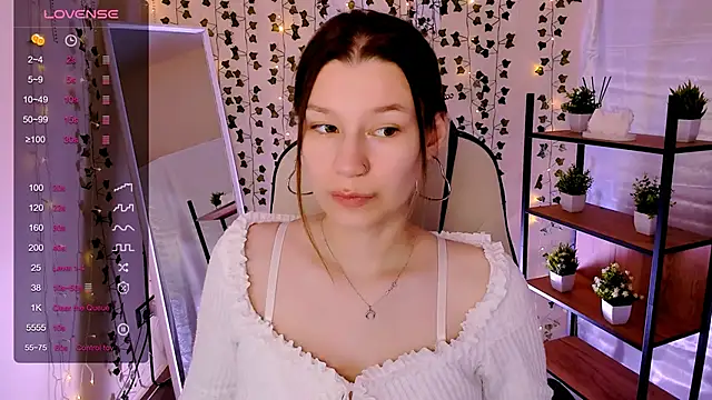 Snapshot of LinaBlossom_ chatting on May 2026 06:42:02 AM LinaBlossom online show from May 2026 06:42:02 AM