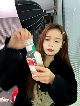 YY-27 online show from October 2025 04:45:01 AM