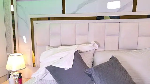 samanthaa sm online show from December 2025 12:01:02 PM