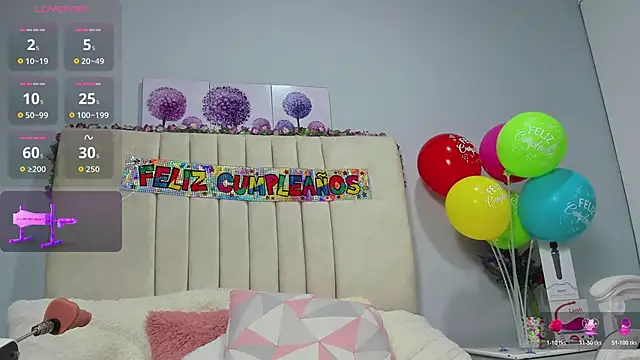 AmandaaWats online show from November 2025 04:07:02 PM