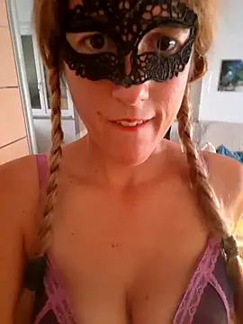 Naughty-Layla online show from October 2025 06:28:02 PM