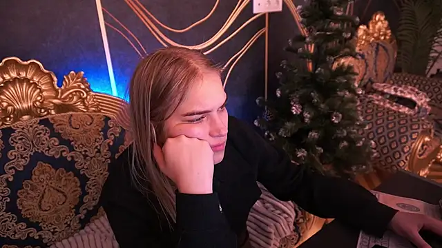 Snapshot of AlinaLiii chatting on January 2026 07:23:01 AM AlinaLiii online show from January 2026 07:23:01 AM