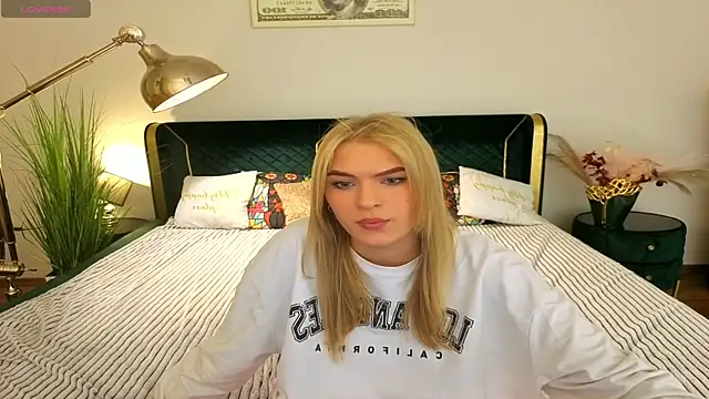 AlinaLiii online show from April 2026 06:58:01 PM