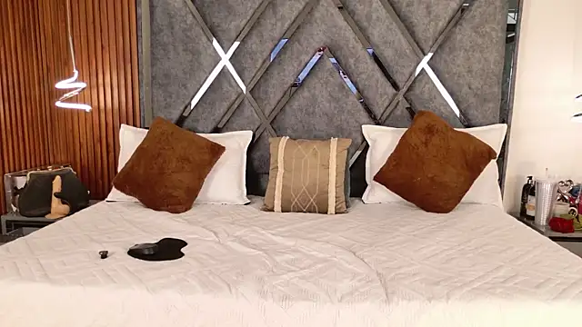 Dafne  Ruiz online show from October 2025 01:55:02 PM