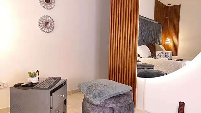 Dafne  Ruiz online show from November 2025 02:34:02 PM