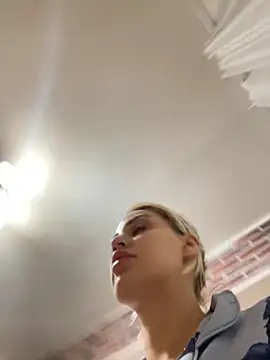 Giullyaxx online show from October 2025 05:24:02 PM