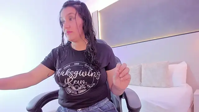 zoee zi online show from November 2025 07:04:02 PM