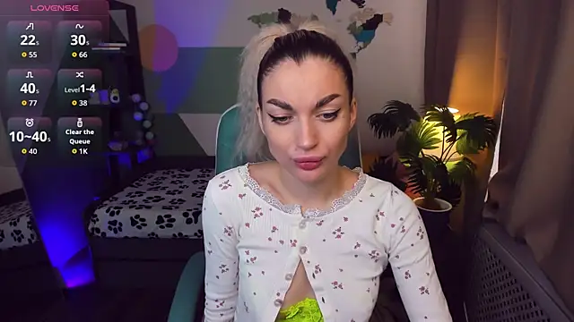 Snapshot of Alice_Cutieee chatting on October 2025 10:34:02 AM Alice Cutieee online show from October 2025 10:34:02 AM