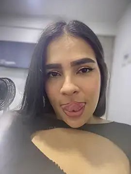 Snapshot of Valery_lux16 chatting on April 2026 09:38:01 PM Valery lux16 online show from April 2026 09:38:01 PM
