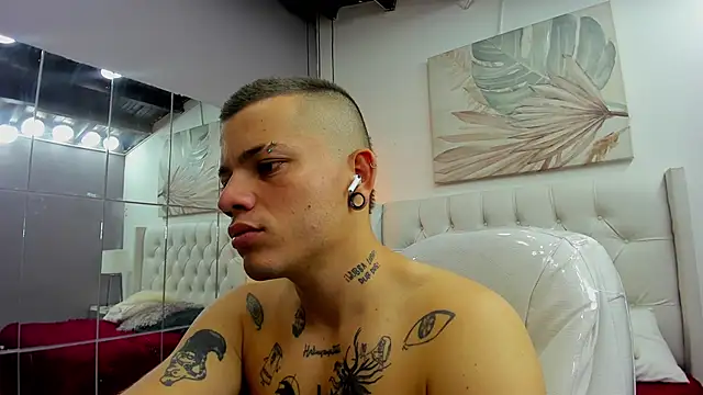 Snapshot of wildthor26 chatting on February 2026 04:32:01 AM wildthor26 online show from February 2026 04:32:01 AM