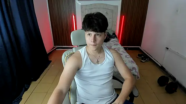 Snapshot of daniel_leon chatting on May 2026 06:48:01 PM daniel leon online show from May 2026 06:48:01 PM