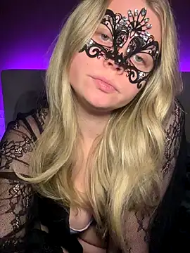 Cherrycolada online show from November 2025 10:10:02 PM