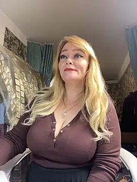 Sweet-blonde online show from November 2025 08:52:02 PM