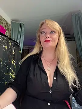 Snapshot of Sweet-blonde chatting on June 2026 10:12:02 PM Sweet-blonde online show from June 2026 10:12:02 PM