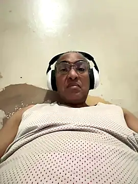 MrRainmak3r online show from November 2025 07:18:02 AM